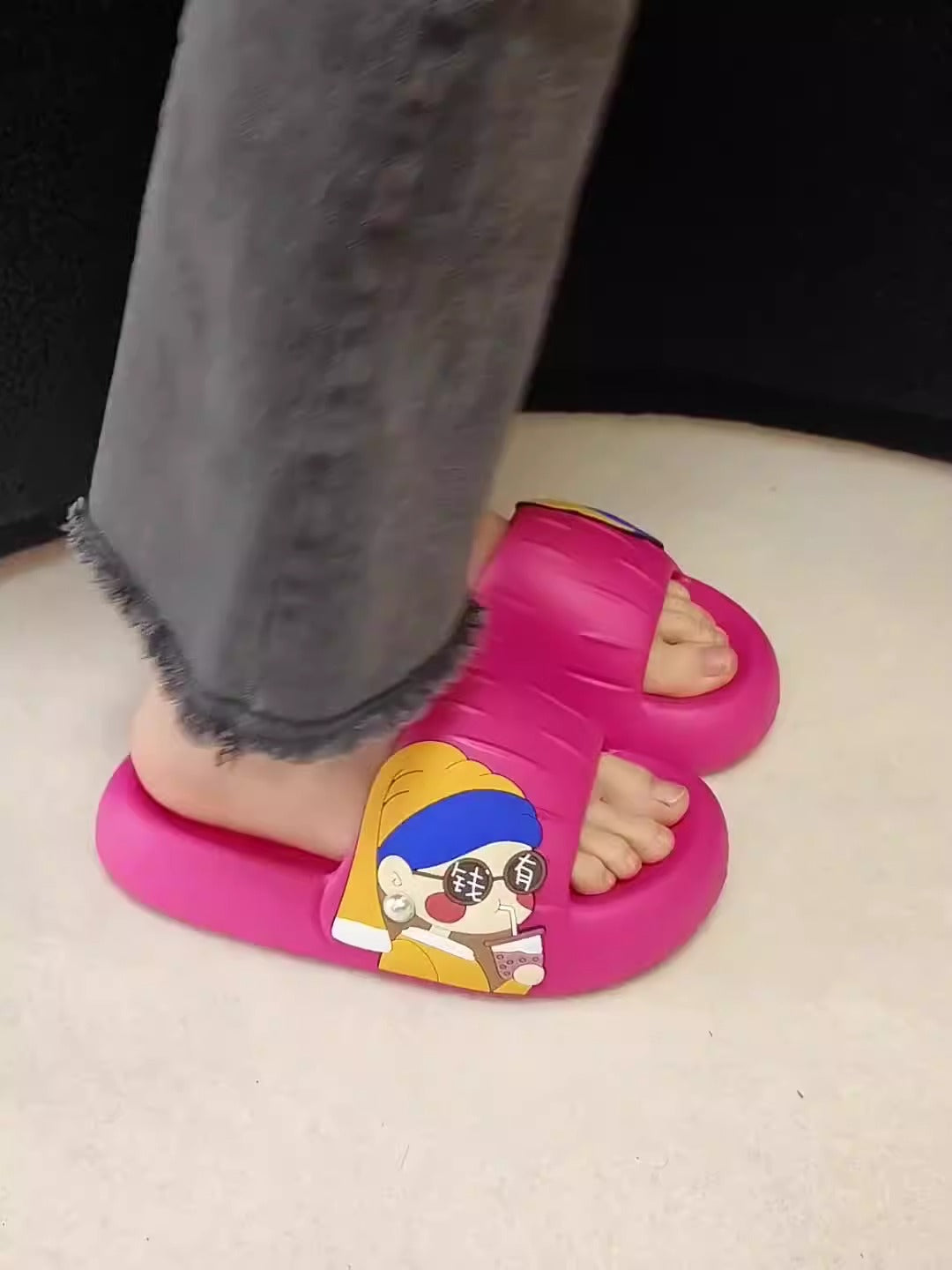 Cute slippers for women in summer for outdoor and indoor use (Available)