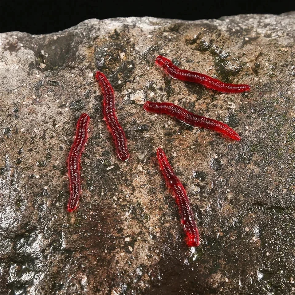 100pcs Red Worm Lure 3.5cm Lifelike Silica Gel Fishy Artificial Red Worm Earthworm Bait Submerge Simulation Lure Pesca