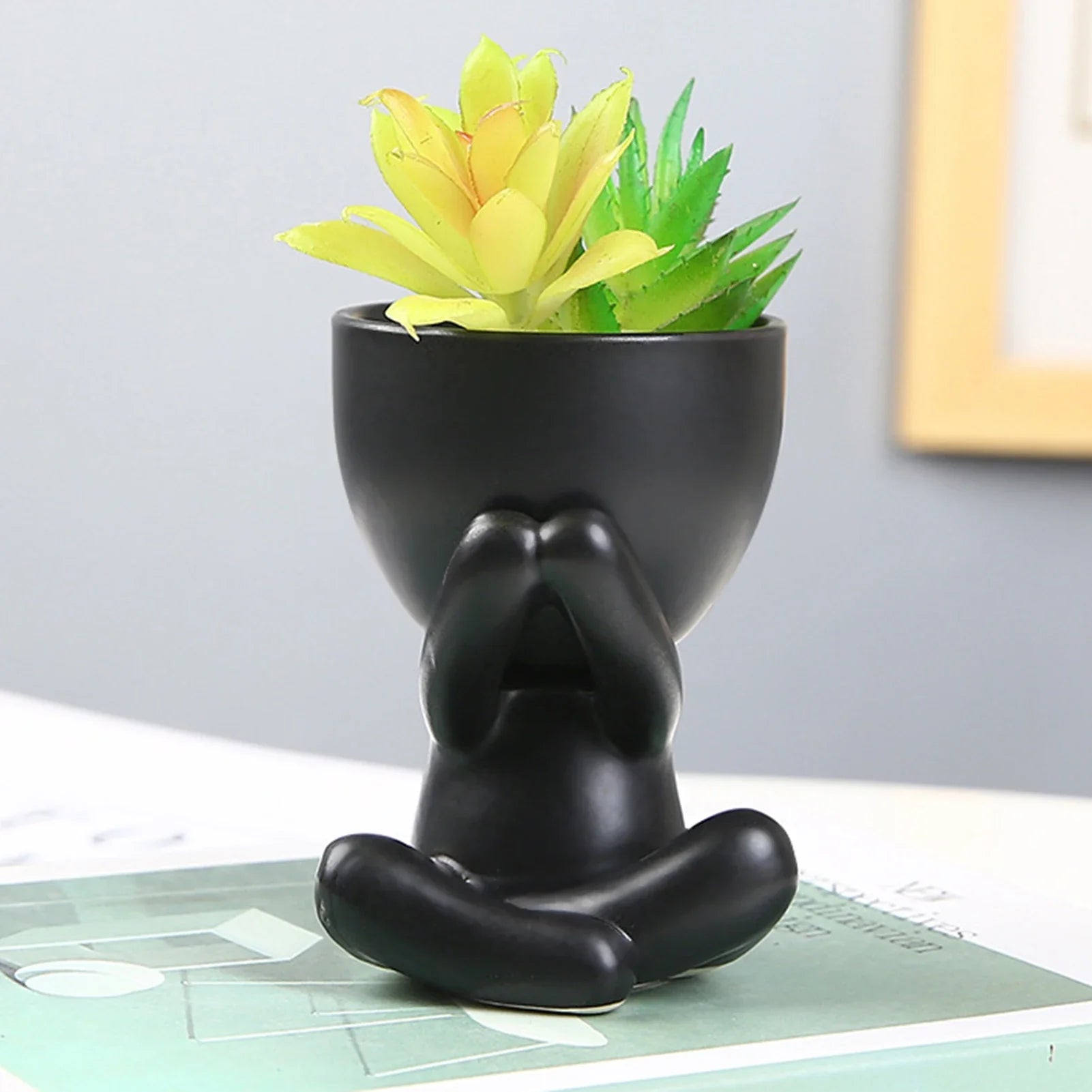 Small Human Modeling Plant Pot Decorative Flower Planter for Outdoor Garden Decoration
