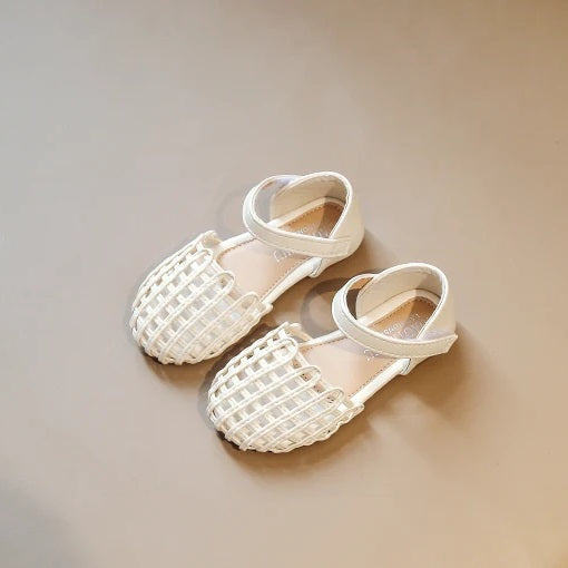 New Girls Sandals Hollow Outs Leather Shoes Kids Baby Beach Shoes Children Sandal Baby Round (Available)
