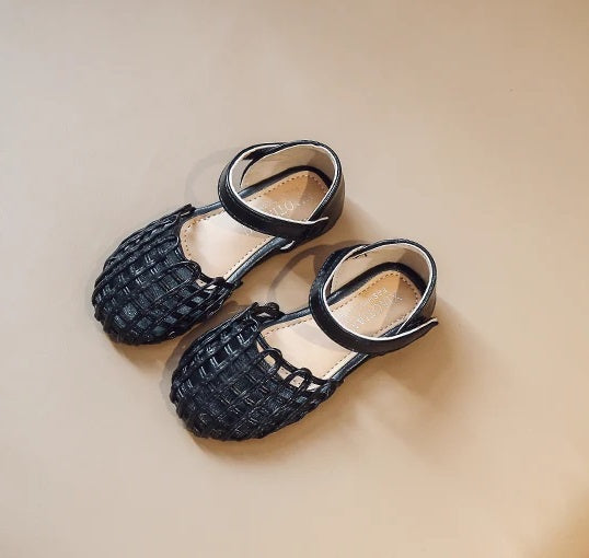 New Girls Sandals Hollow Outs Leather Shoes Kids Baby Beach Shoes Children Sandal Baby Round (Available)