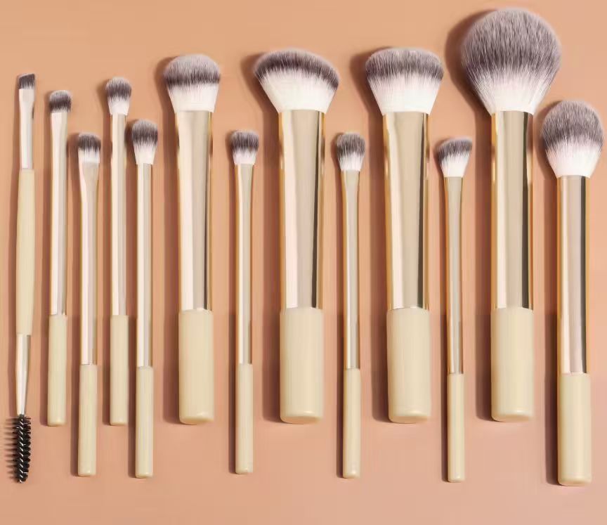 MAANGE 13pcs Premium Synthetic Hairs Makeup Brushes Soft Gentle for Foundation Eyeshadow Powder with 2pcs Air Cushion Puffs Kit