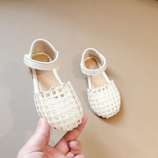 New Girls Sandals Hollow Outs Leather Shoes Kids Baby Beach Shoes Children Sandal Baby Round (Available)